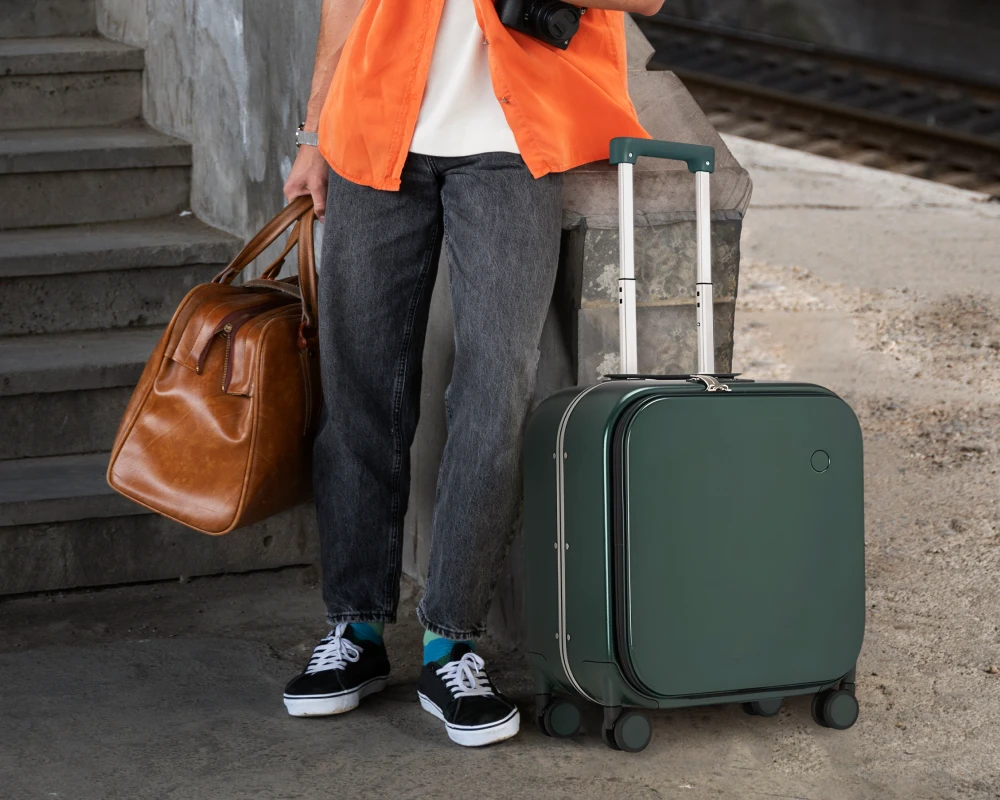 lightweight luggage with wheels